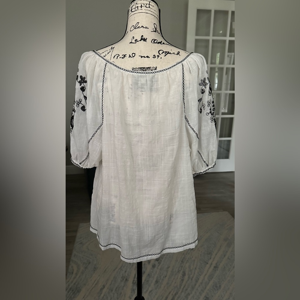 Max Studio London Embroidered Top - Picture 6 of 6